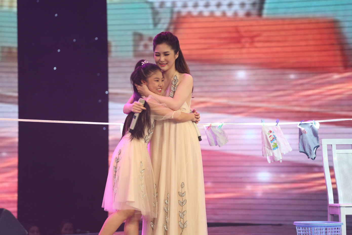 Nhiều khán giả mong rằng Mẹ Sắp Có Em Bé sẽ lại là một bản hit mới của Tiên Cookie.