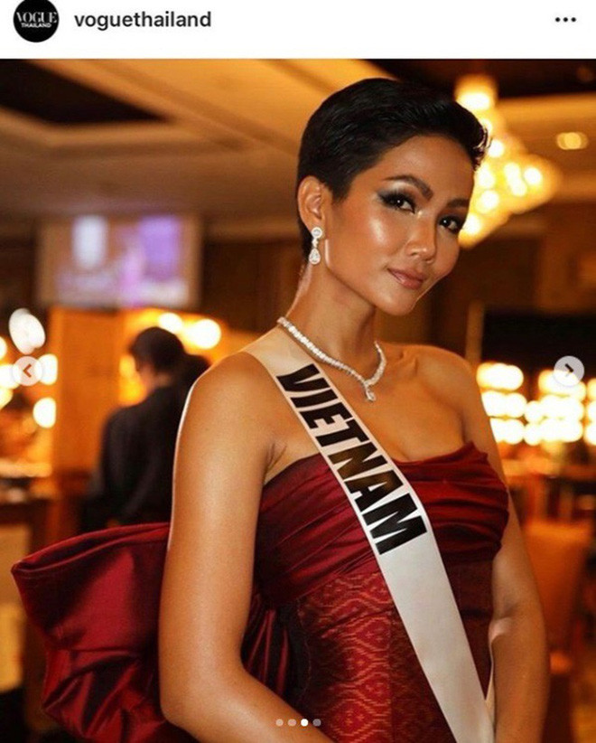 Cô được truyền thông nước bạn khen ngợi hết lời.