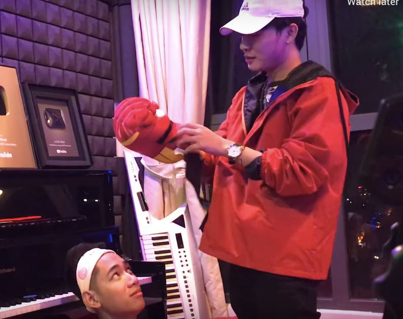 Khi được hỏi cảm nhận của mình về bức ảnh này, fan chỉ còn biết dành cho K-ICM câu hát: “Hồng nhan, bạc phận, sóng gió”.