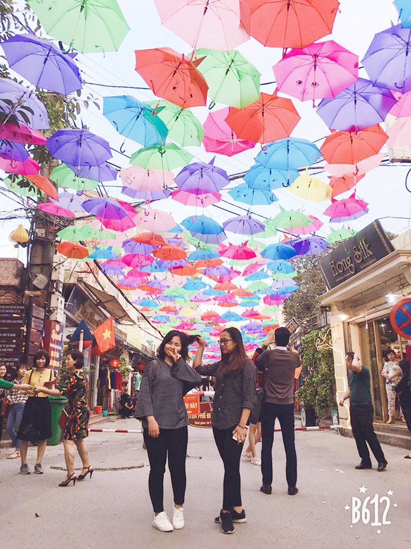 Và không quên rủ hội bạn "cạ cứng" đi cùng.