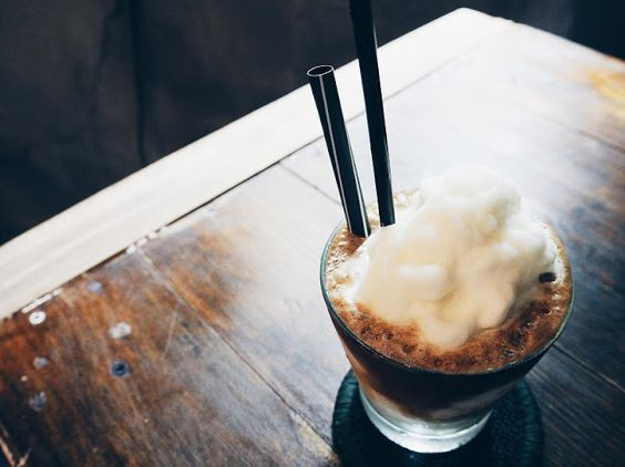 Sinh tố cà phê cũng là một món ngon từ cà phê khá thú vị trong vài năm trở lại đây.