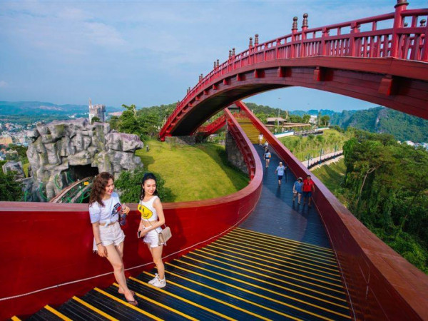 Với thiết kế đẹp mắt thu hút nhiều bạn trẻ tới check in, khám phá