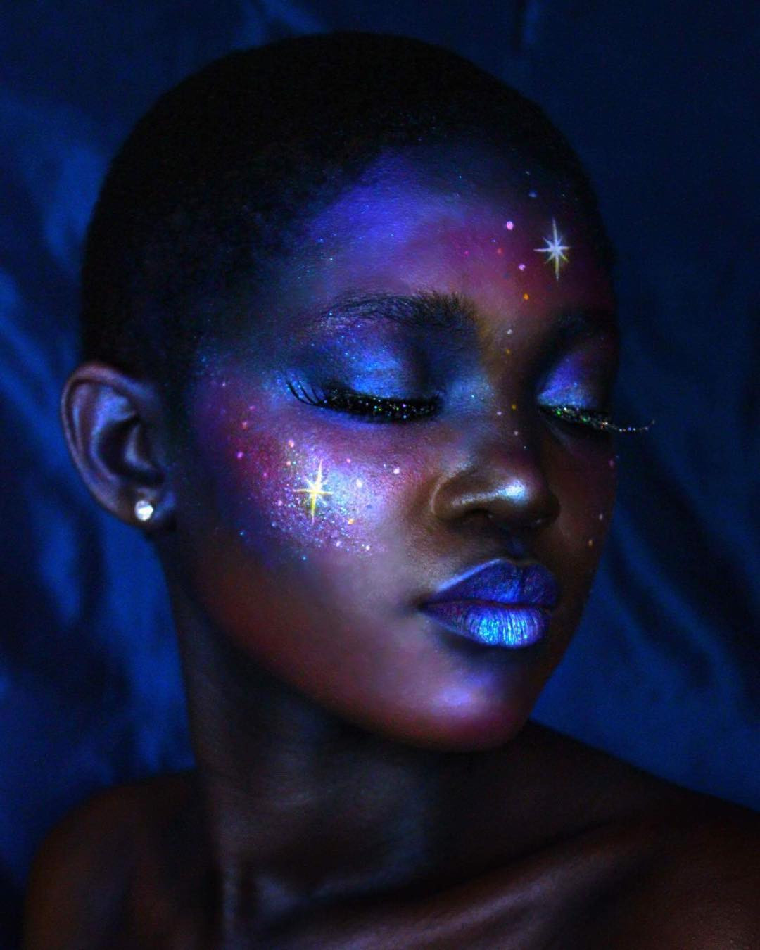 Những vệt màu ngẫu hứng "một cách quy luật" sẽ tạo ra hiệu quả bất ngờ. (Ảnh: @heyycam)