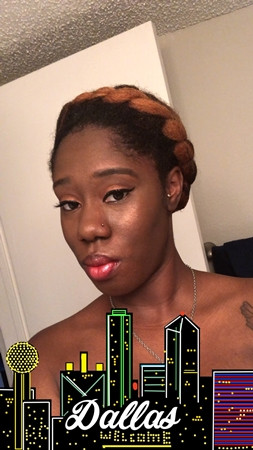 Tài khoản @Cmoenay viết rằng cô từng rất tự ti về làn da sẫm màu của mình.