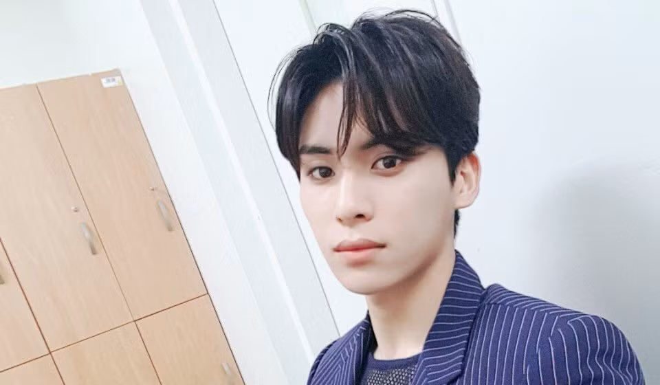 Taeyang (SF9) từng nói rằng anh chàng sẽ là một người bán hoa nếu không làm idol! Trước đây, Taeyang đã thổ lộ tình yêu của anh chàng dành cho các loài hoa, thậm chí Taeyang còn thú nhận rằng anh chàng yêu thích nhất là hoa cát tường.