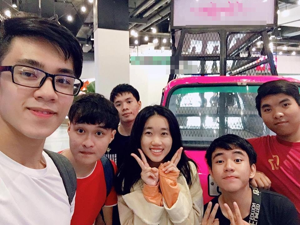 Một số bức ảnh khác của Zy Đan chụp cùng với bạn bè.