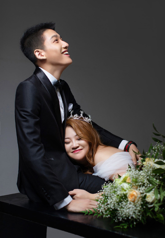 "Lúc em gầy, em ở trong trái tim anh. Em mập lên rồi, bị kẹt ở đó không ra được nữa".