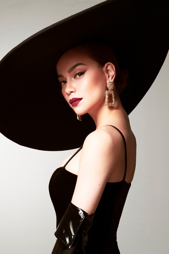 Sự xuất hiện của Hồ Ngọc Hà trong Asia‘s Next Top Model mùa 6 - tập 8 sẽ chính thức phát sóng vào lúc 20h ngày 10/10 trên kênh truyền hình FOXlife.