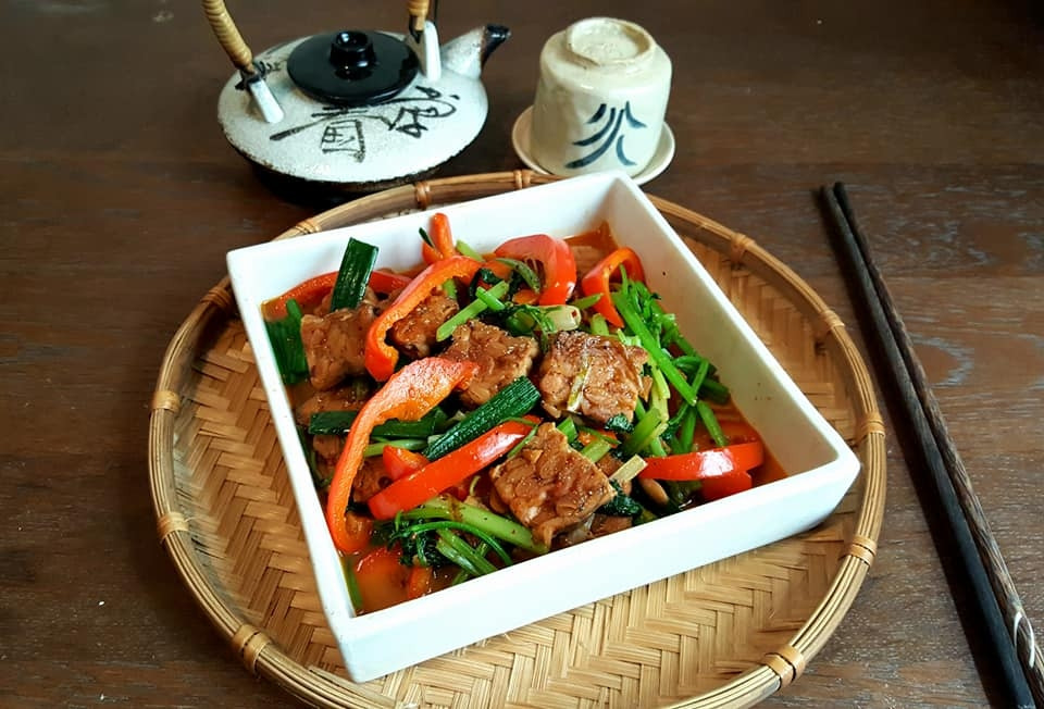 Thịt bò chay xào ớt.