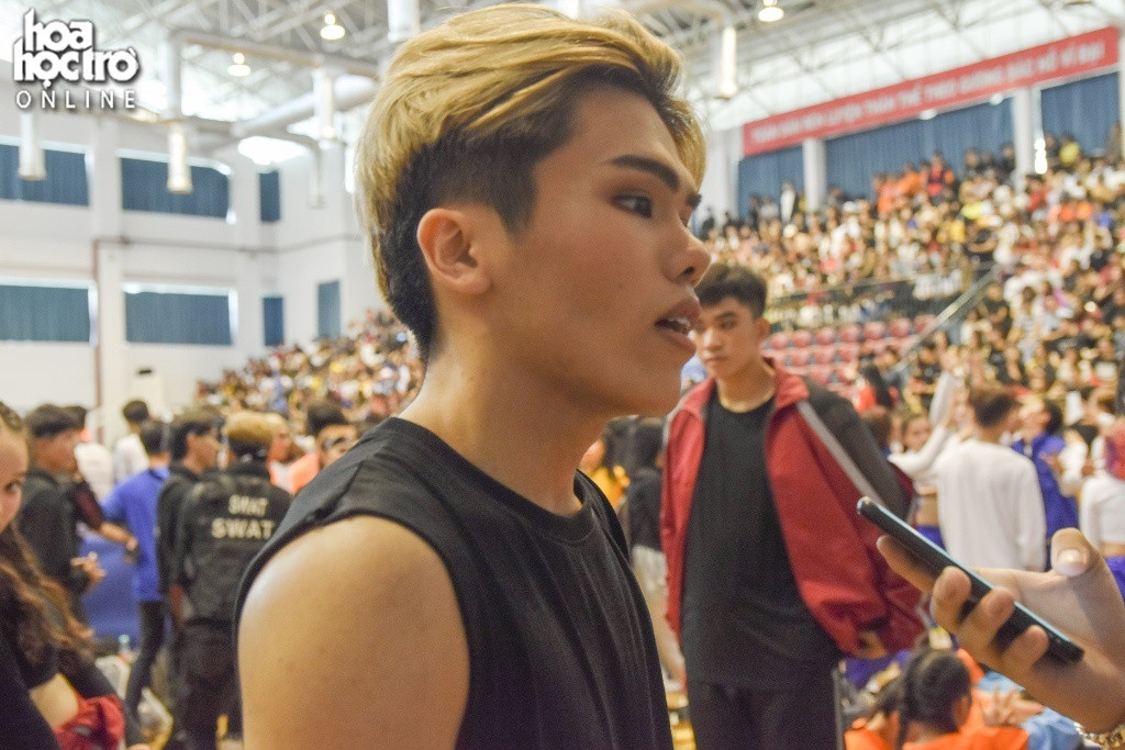 Bạn Đ.H thuộc trường Đại học Quốc Tế - Đại học Quốc gia TP.HCM chia sẻ đội của mình đã tập luyện được cả tháng nay và tâm trạng hiện tại rất thoải mái, sẵn sàng "cháy" hết mình trên sàn đấu.