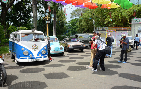 Ngoài ra, “Ngày hội xe cổ Sài Gòn” còn quy tụ hạng chục chiếc ô tô cổ độc đáo như con bọ “huyền thoại” Volkswagen Beetle…