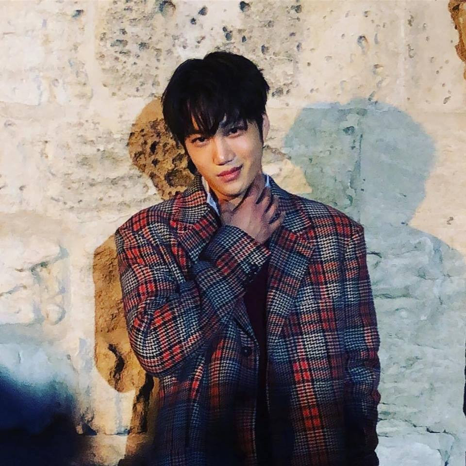 Giật mình thấy Kai (EXO) đeo cả "rèm cửa" đi dự show thời trang của Gucci ảnh 6 Giật mình thấy Kai (EXO) đeo cả "rèm cửa" đi dự show thời trang của Gucci ảnh 6