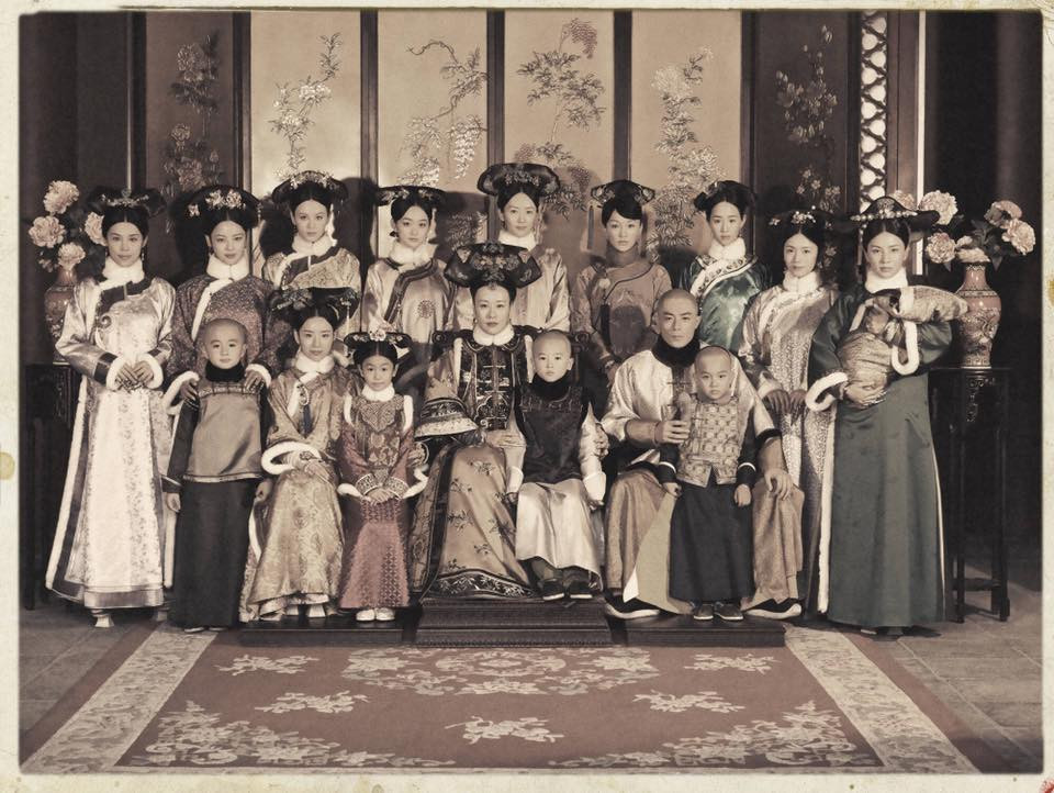 Hậu cung thời Càn Long mới lên ngôi. Phú Sát Lang Hoa vẫn là Hoàng hậu. Nghi tần, Nhị a ca còn sống.