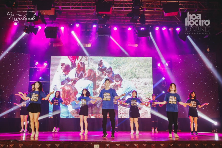 Đội Tình nguyện Xung kích và CLB Võ Thuật cũng mang tới đêm nhạc những tiết mục vui tươi và sôi động.