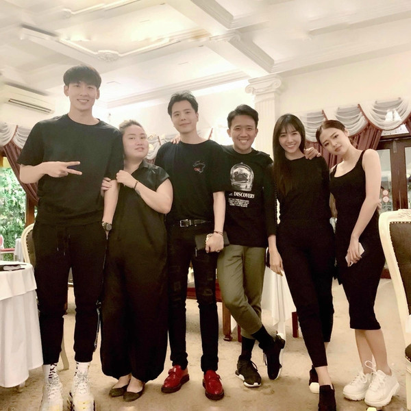 Với tần suất đứng chung trong một khung hình trong khoảng thời gian gần đây, Liz Kim Cương và Trịnh Thăng Bình khiến nhiều khán giả tin rằng cả hai đang muốn công khai tình cảm.