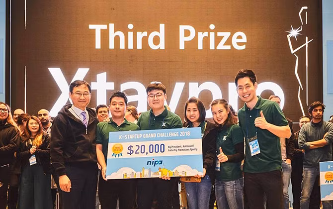 Đội thi XtayPro đạt giải 3 cuộc thi K-startup Grand Challenge năm 2018.