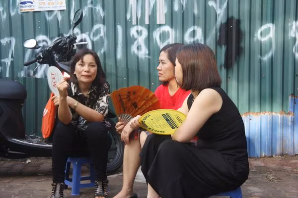 Thời tiết Hà Nội và TP.HCM sáng nay khá thuận lợi cho cả thí sinh và phụ huynh.