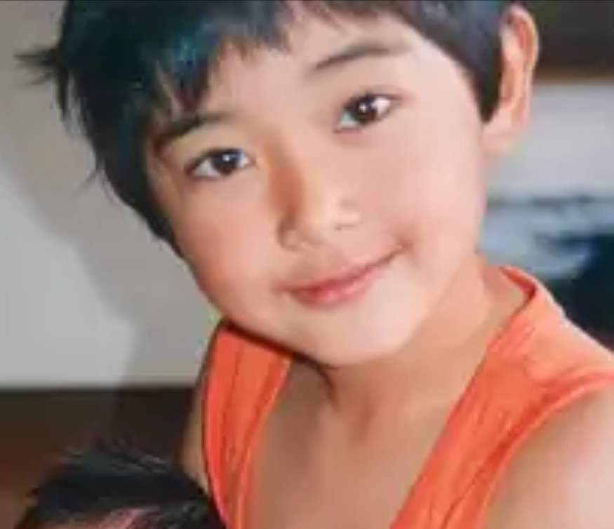 Yoshizawa Ryo ngay từ bé đã rất xinh trai.