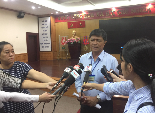 Ông Nguyễn Văn Hiếu, Phó giám đốc Sở GD-ĐT TPHCM trả lời báo chí.