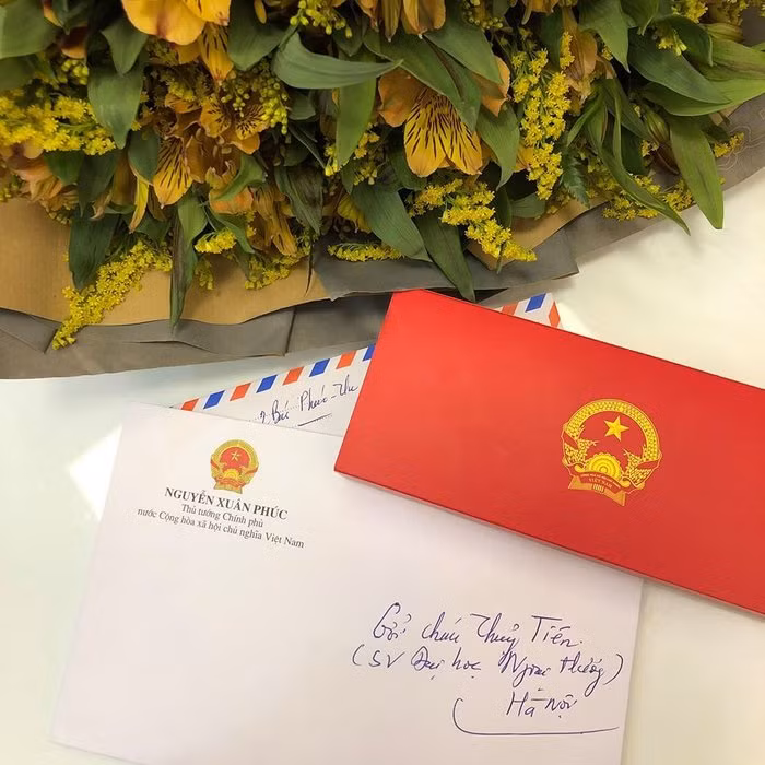 Thủ tướng Nguyễn Xuân Phúc gửi thư động viên Thủy Tiên.