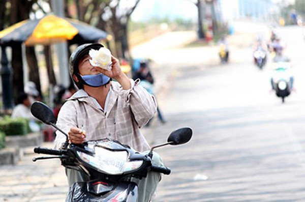 Nếu di chuyển đường dài, có thể mang theo bình nước dự trữ.