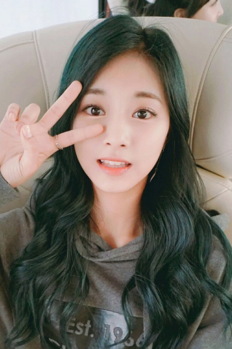 Thật không thể hình dung một cô gái xinh đẹp như Tzuyu, lại cho ra những tấm hỉnh nhìn như thế này.