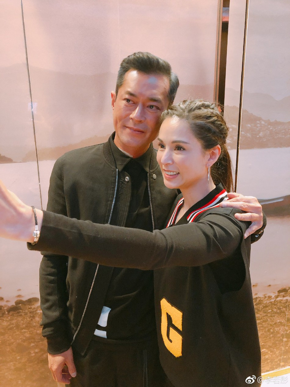 Một số hình ảnh mới của Lý Nhược Đồng khiến người xem nao lòng vì nhan sắc quá trẻ đẹp.