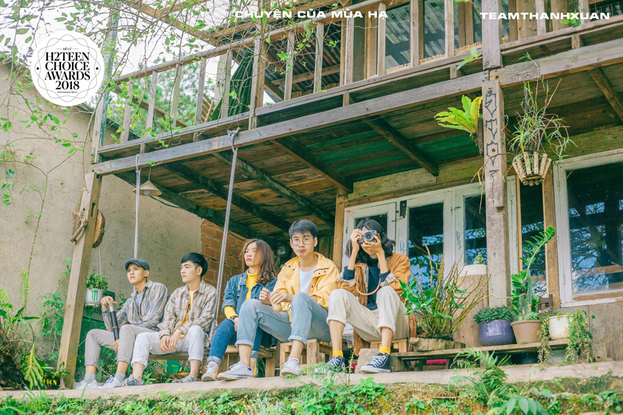 "Team thanh xuân" đã cùng Sơn trải nghiệm thanh xuân qua những chuyến đi.