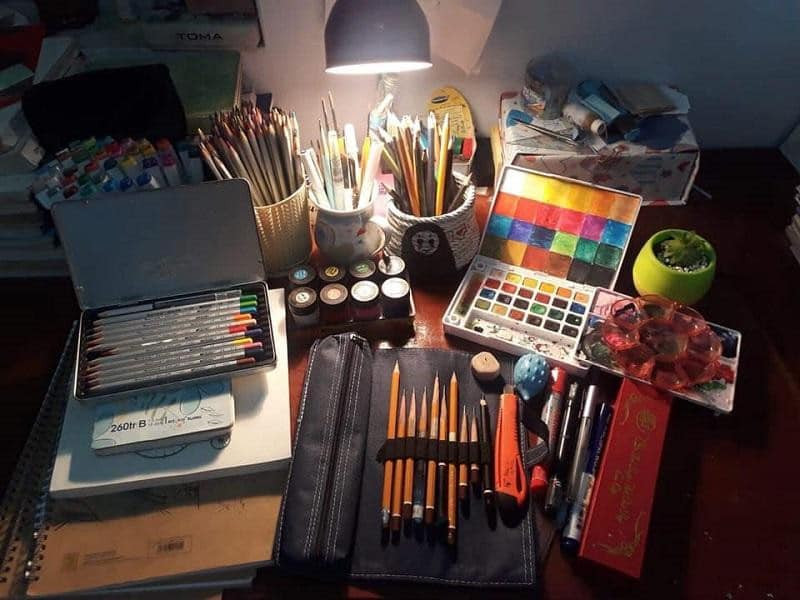 Bàn học của dân mê vẽ