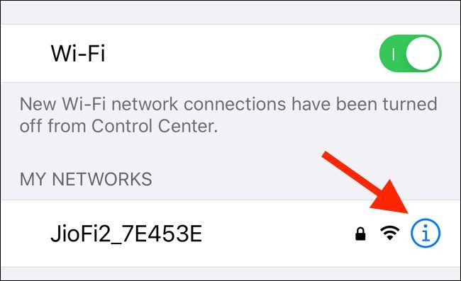 Tiếp đến, bạn hãy nhấn vào biểu tượng hình chữ i bên cạnh Wi-Fi mình đang sử dụng.