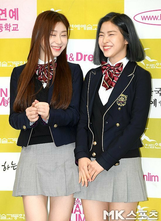 Xinh đẹp như ITZY mà cũng bị dìm hàng nhan sắc trong ảnh tốt nghiệp trung học ảnh 2