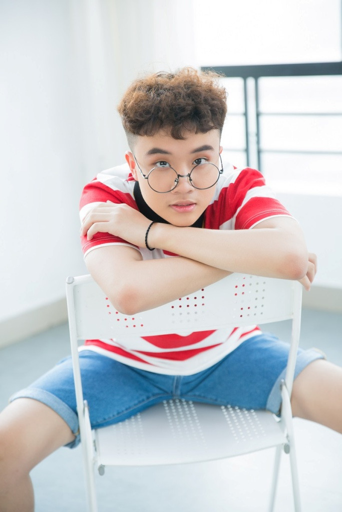 Nắm bắt đúng trend ở thời kỳ các thể loại nhạc thịnh hành từ nhiều thập kỷ trước đã quay trở lại, “hit maker” Only C sử dụng điệu swing với phong cách ngẫu hứng để truyền tải tinh thần của bài hát và phong cách của Hoàng Anh.