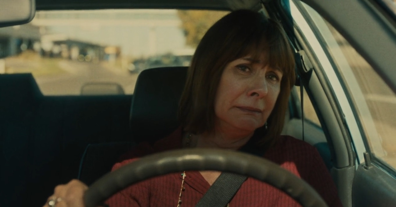 Nhưng chính người mẹ ấy lại lặng lẽ khóc một mình khi con gái đã thực sự đi đến một vùng trời mới.