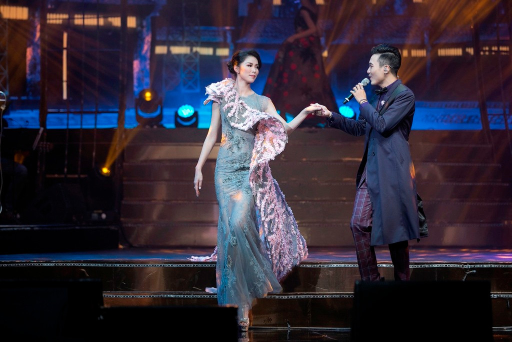 Mỹ Tâm lần đầu đem ca khúc mới "Khi ta yêu" biểu diễn live trên sân khấu ảnh 10