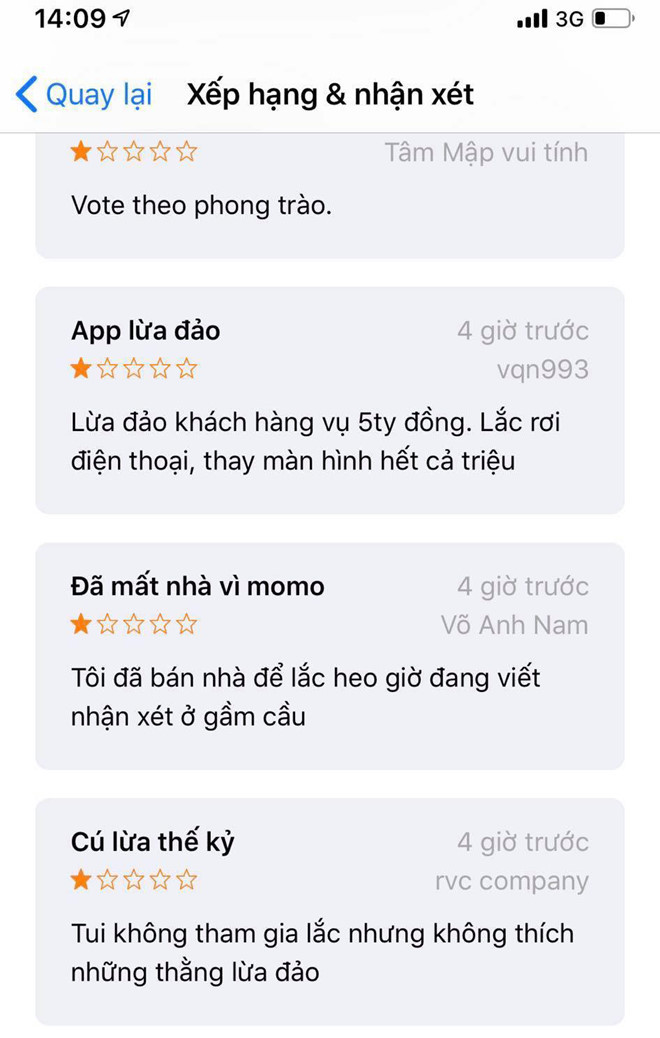 Rất nhiều phản hồi tiêu cực từ phía người dùng về ứng dụng MoMo lừa đảo trên các chợ phần mềm App Store và Google Play ẢNH: CHỤP MÀN HÌNH.
