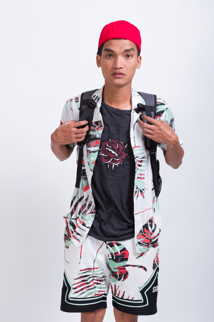 Gương mặt vô cùng biểu cảm nhìn đã thấy hài, lối diễn tự nhiên, mộc mạc mà có nét duyên lạ lùng là những điểm đặc biệt nhất của anh, khiến Mạc Văn Khoa trở thành cái tên đang nhận được nhiều sự quan tâm từ công chúng. Ngoài góp mặt trên sân khấu kịch và các bộ sitcom trên truyền hình, anh cũng là cái tên hiếm hoi nhận được sự yêu mến nồng nhiệt của khán giả khi tham gia vào các dự án điện ảnh, đơn cử như Taxi, em tên gì?, 49 ngày 2, Cua Lại Vợ Bầu.