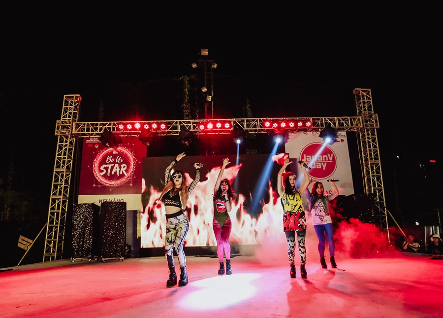 Be Ur Star sẽ là một cơ hội giúp bạn đứng trên sân khấu và hóa thân thành thần tượng mình yêu mến.