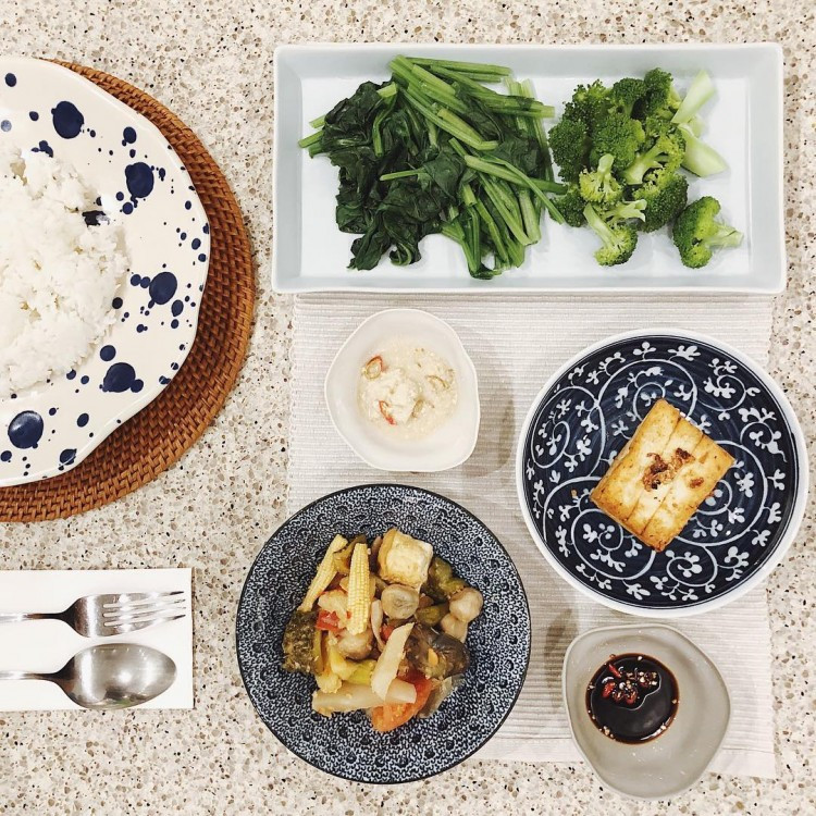 Bữa cơm tối được Hà Tăng tự tay chuẩn bị cho gia đình.