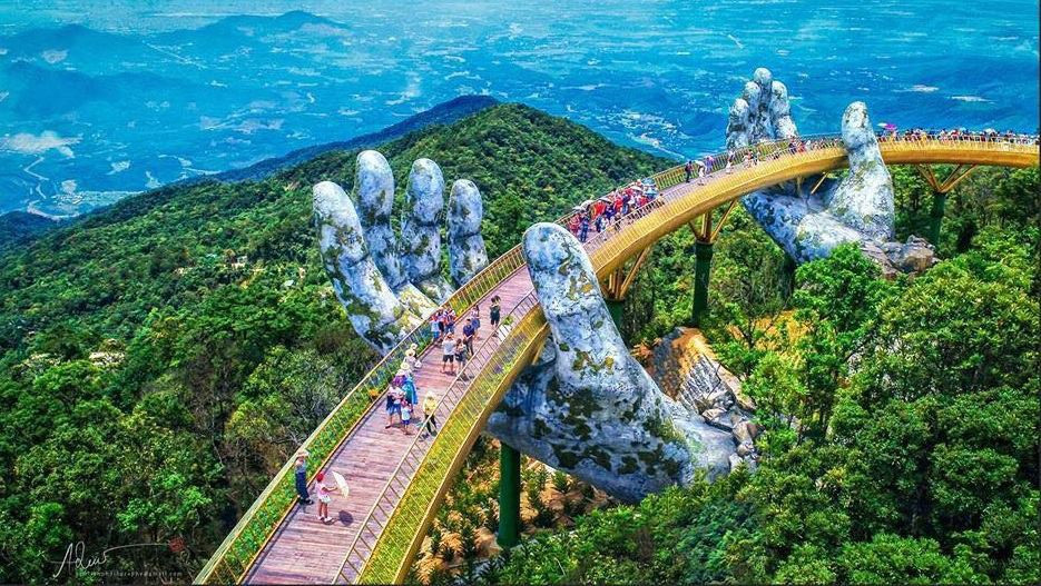 Cây cầu Vàng đang gây sốt trong thời gian gần đây. (Ảnh: Dương Mai Việt Anh) Cây cầu Vàng đang gây sốt trong thời gian gần đây. (Ảnh: Dương Mai Việt Anh)