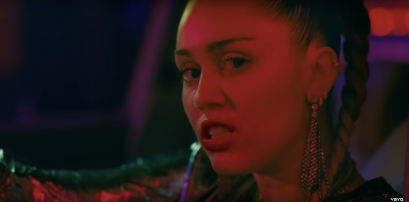 Với Nothing Breaks Like A Heart, Miley đề cập đến các vấn đê đạo đức trong xã hội đang bị che lấp bởi những hào nhoáng lẫn vẻ ngoài.