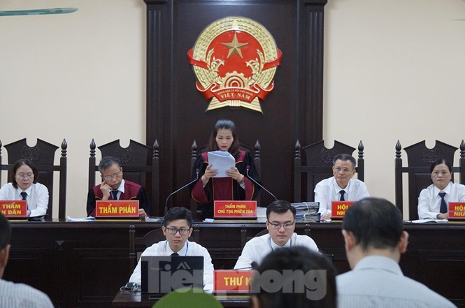 Phiên tòa ngày 25/10.