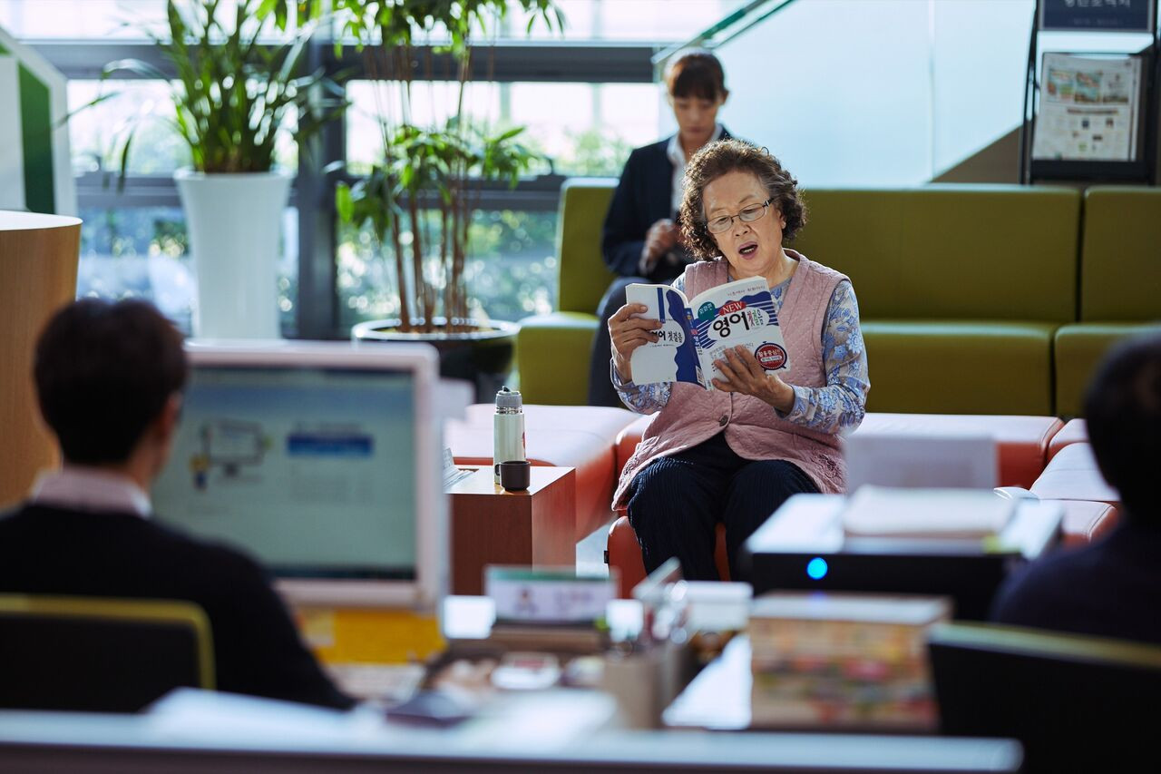 Ngoại già "cặp kè" trai trẻ Lee Jae Hoon để học ngoại ngữ trong "Tiếng Anh là Chuyện Nhỏ" ảnh 6