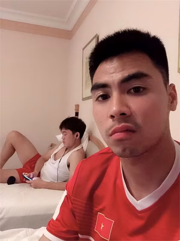 Anh chàng khiến fan thích thú vì những trò "lầy lội" và các bài đăng "mặn như muối" của mình.