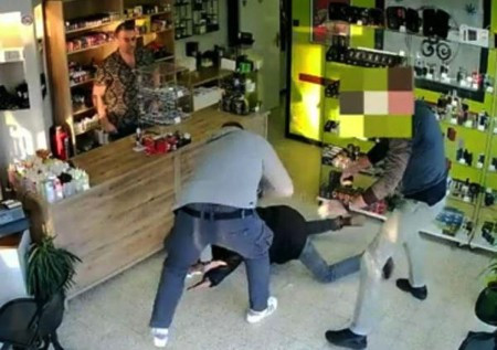 Khi quay trở lại, toán cướp đã bị tóm gọn.