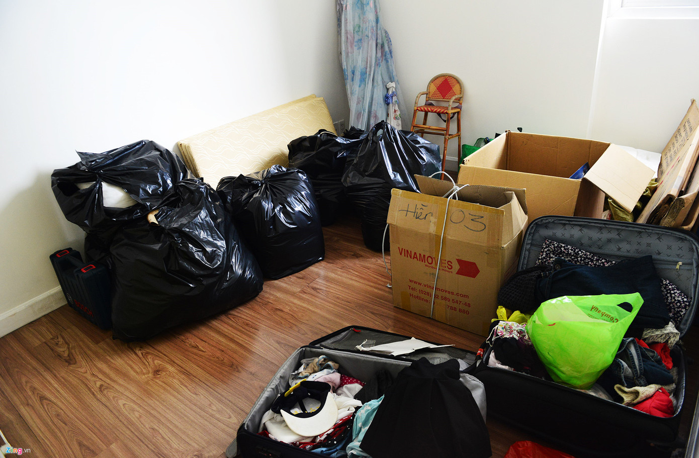 Những ngày qua, nhiều gia đình chuyển đồ đạc từ nhà thuê về và tranh thủ những ngày cuối tuần dọn dẹp ổn định cuộc sống.