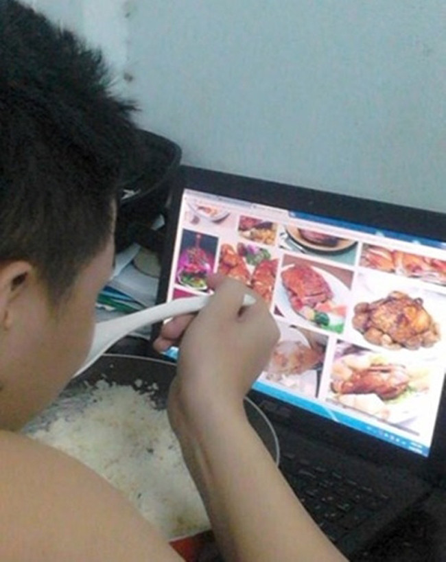 Nhiều món quá không biết chọn món nào, nên thôi ăn cơm trắng chan nước mắt.