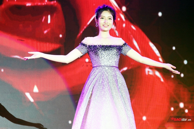 Đại sứ thân thiện Hoàng Phượng Mai