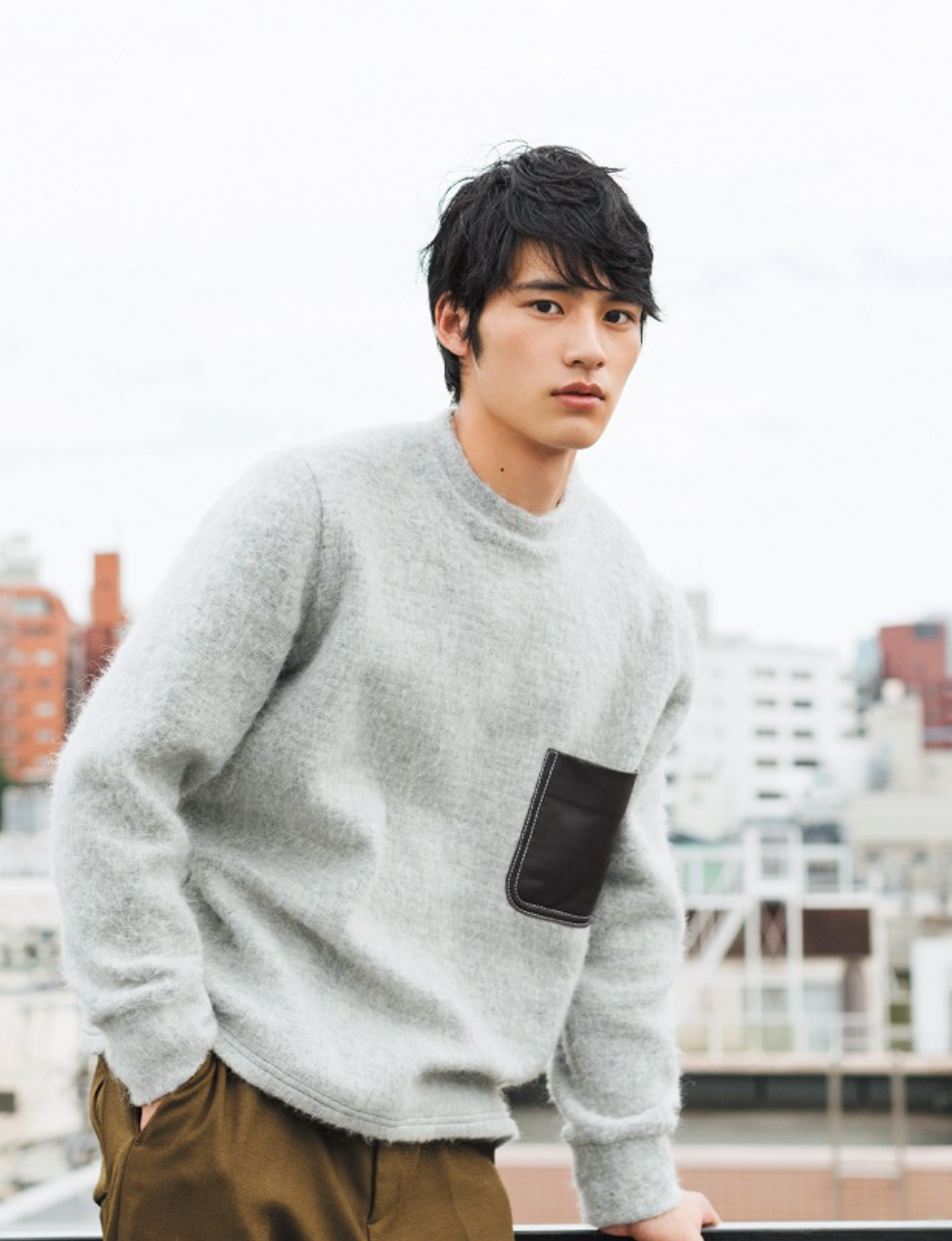 Okada Kenshi chỉ mới có một vai diễn đầu tay mà thôi.