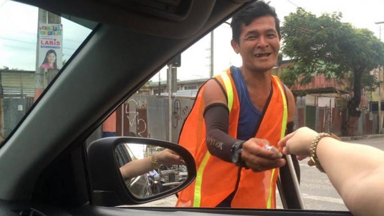 Gian Garcia hy vọng người đàn ông này có thể giúp những người tàn tật khác có cái nhìn tích cực hơn về cuộc sống. Ảnh: Facebook.