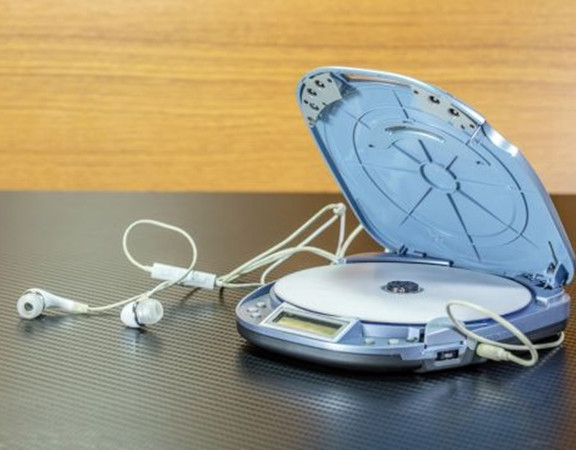 Một chiếc máy nghe nhạc 